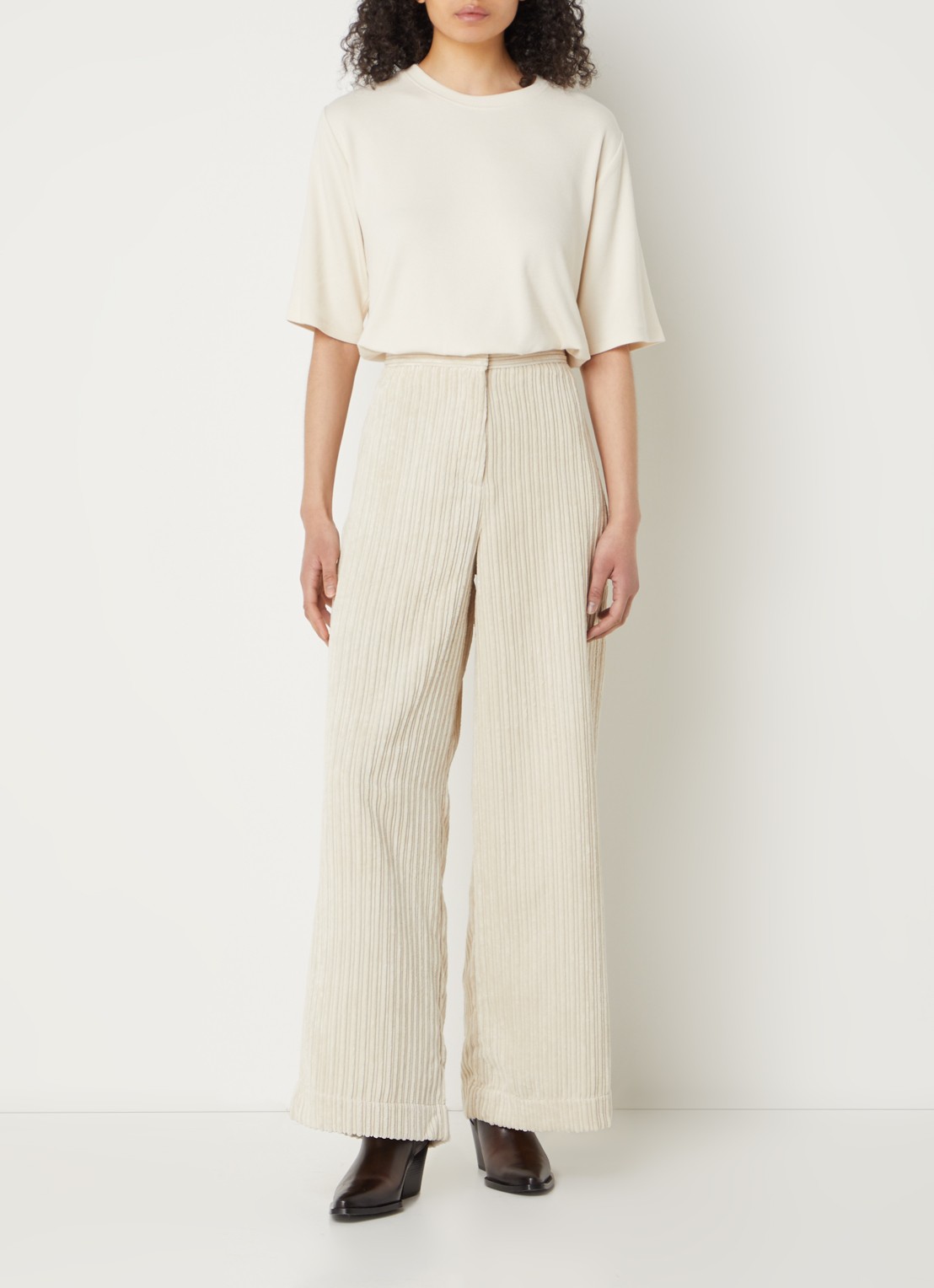 Sessùn Serge T-shirt met ribstructuur - voorkant 2 beige