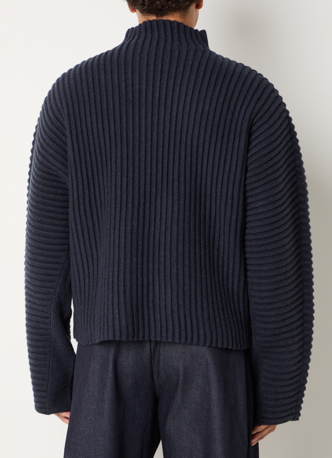 Seventh Globe grofgebreid vest van merino wol - achterkant donkerblauw