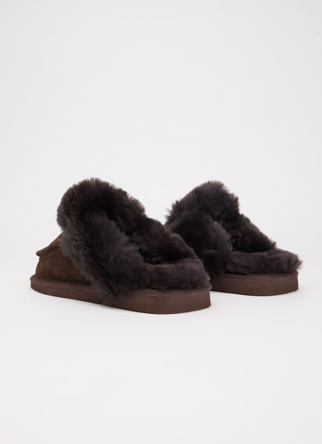 Shepherd Cabris pantoffel van schapensuède - achterkant 2 donkerbruin