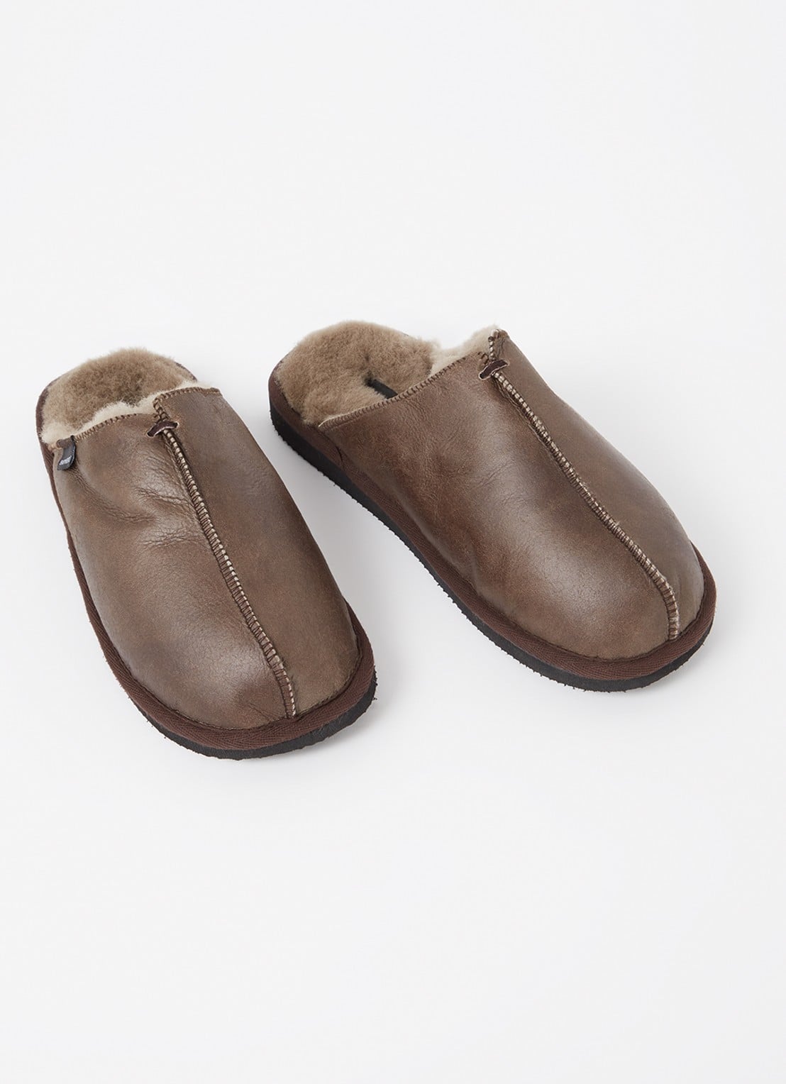 Shepherd Hugo pantoffel van schapenleer - detail 5 taupe