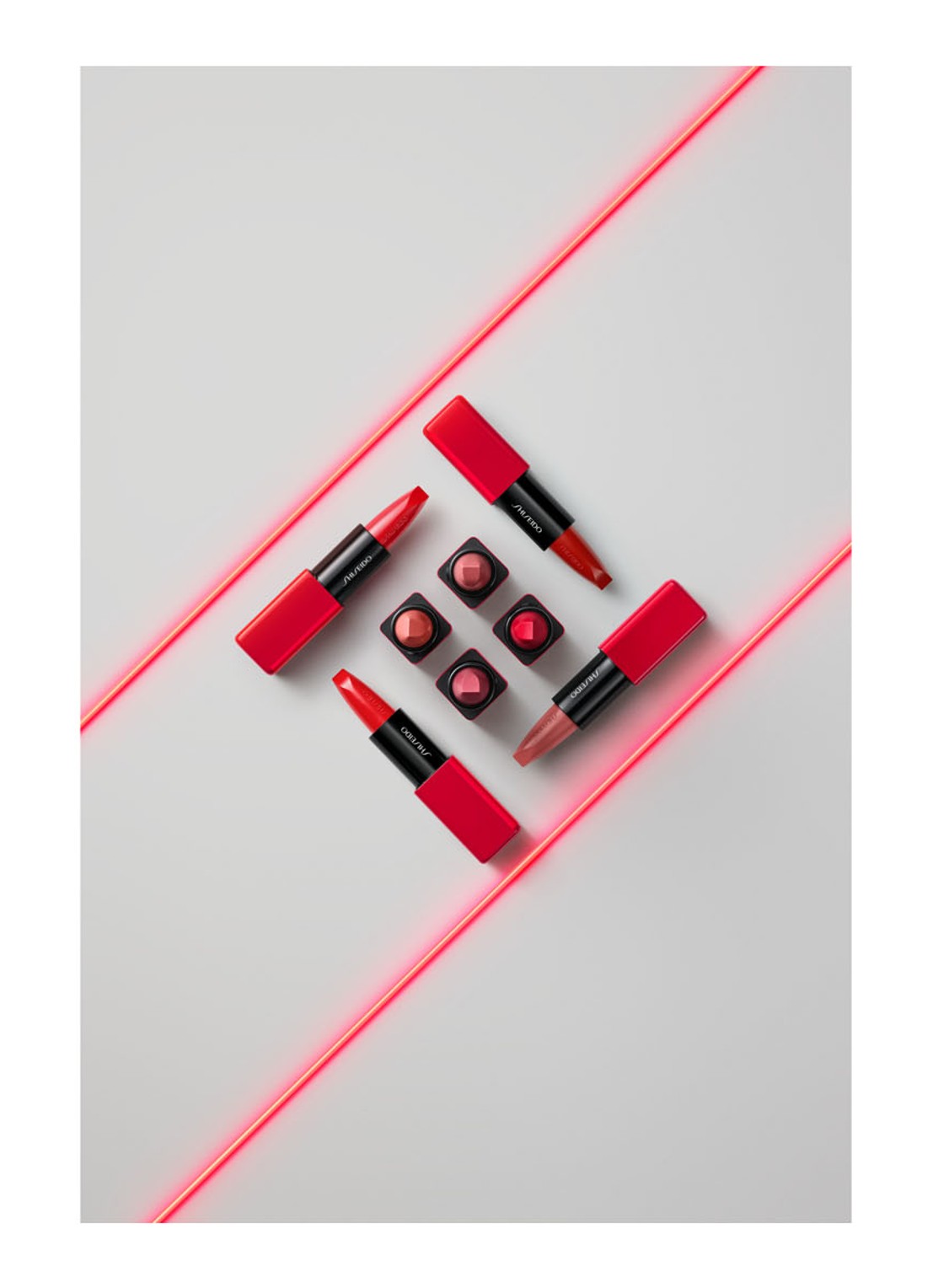 Shiseido Technosatin Gel Lipstick - detail 6 scarlet cluster 411