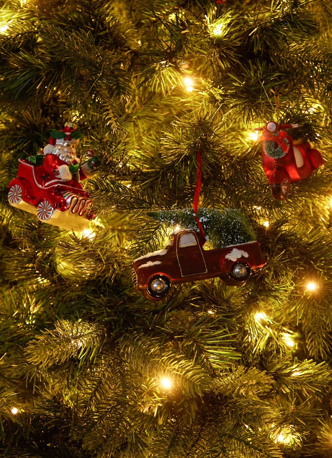 Shishi Auto met kerstboom kersthanger 10 cm - voorkant 2 donkerrood