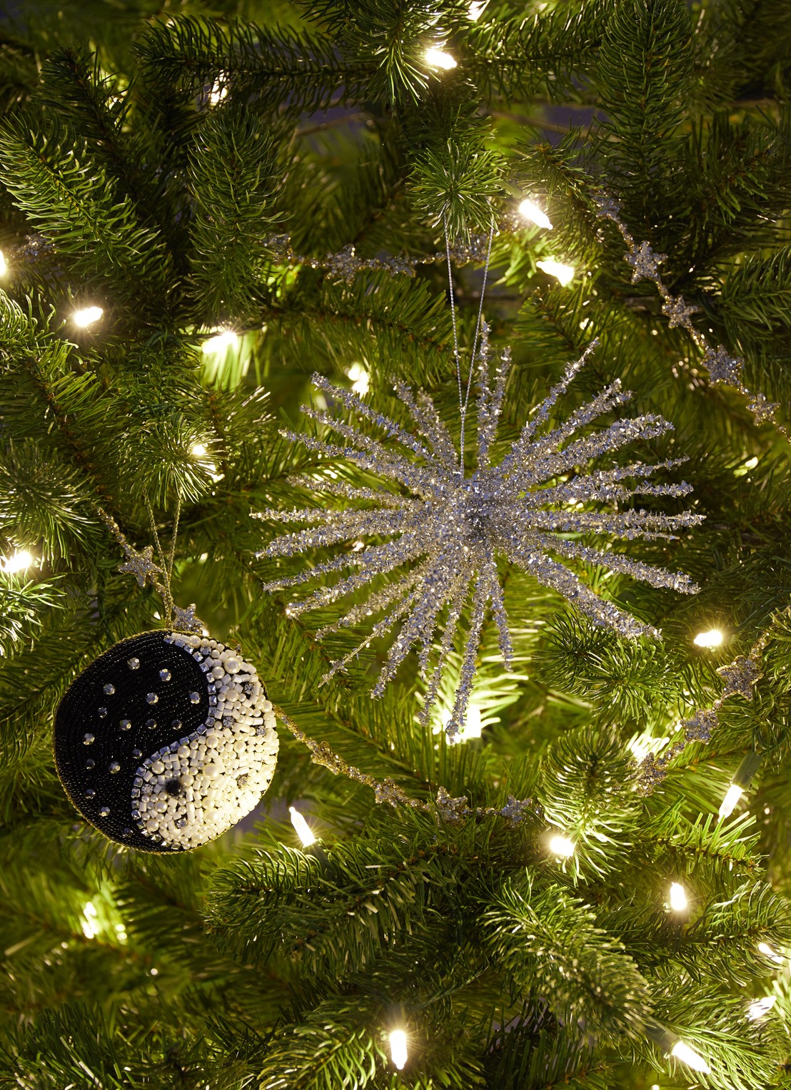 Shishi Tinsel kerstbal 18 cm - voorkant 3 zilver