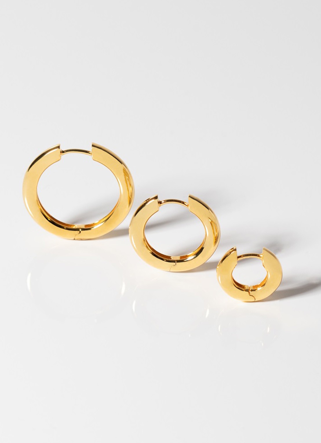 Sif Jakobs Carrara Pianura Grande oorringen verguld  - detail goud