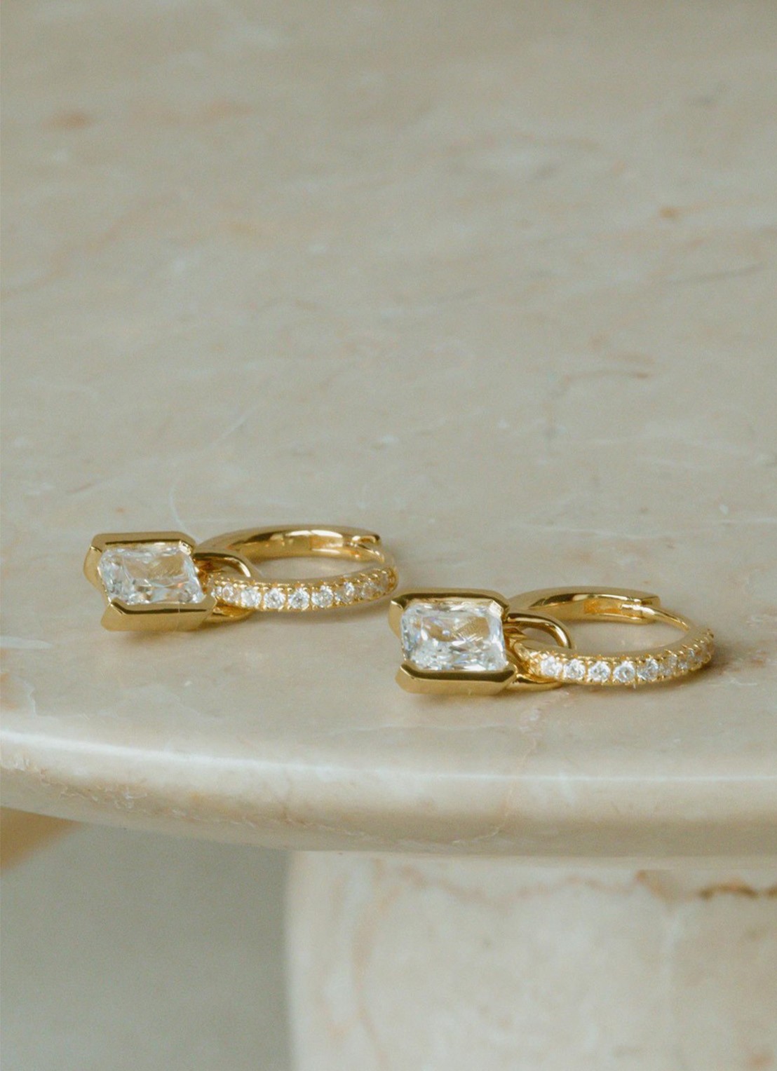Sif Jakobs Roccanova ooringen verguld  - detail 3 wit