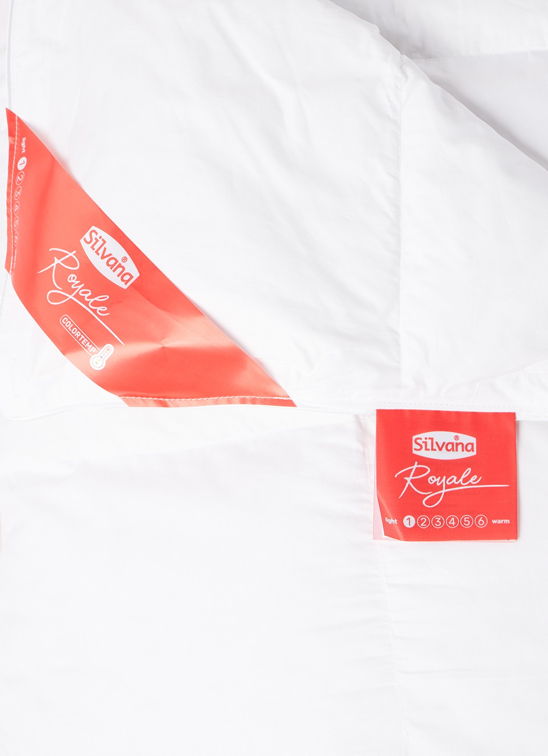 Silvana Royale Rood 1 Extra Light solo dekbed van katoensatijn met vulling van dons - detail wit