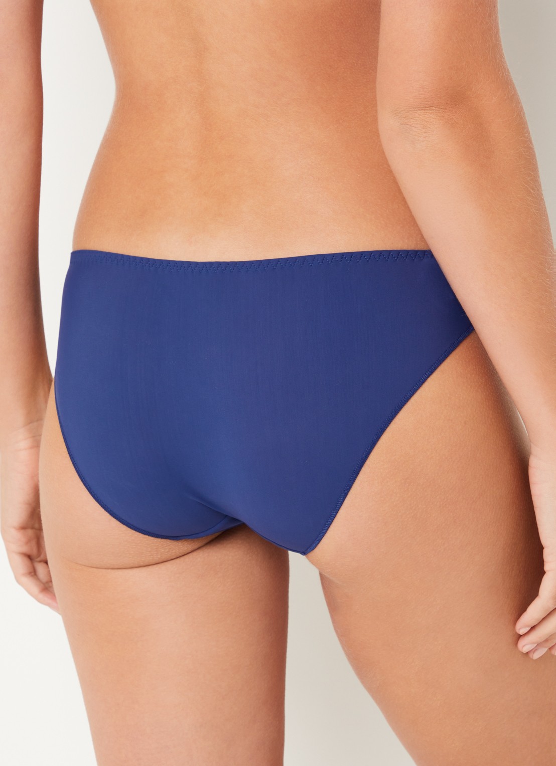 Simone Pérèle Delice slip met borduring - achterkant 5 royalblauw