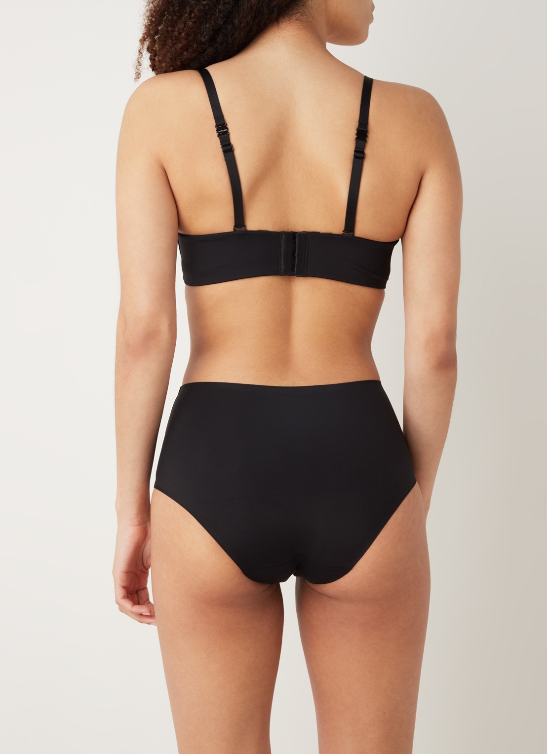 Simone Pérèle Essentiel high waisted naadloze slip - achterkant 4 zwart