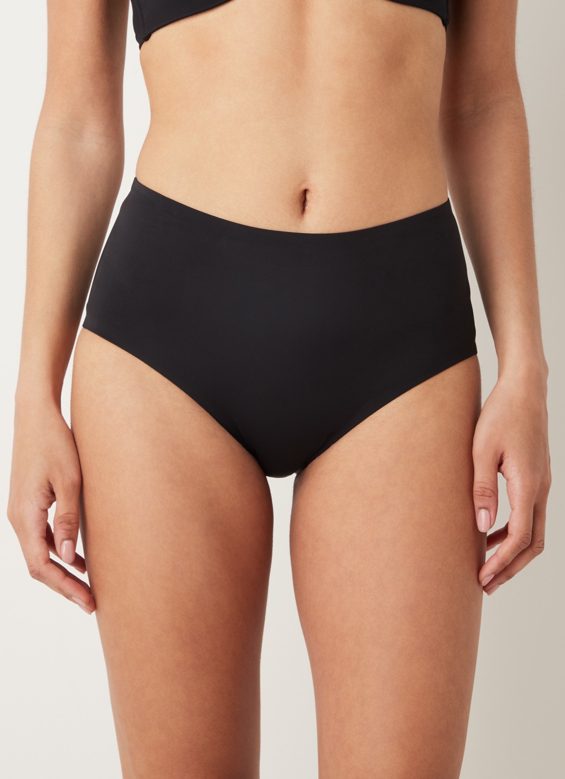 Simone Pérèle Essentiel high waisted naadloze slip - detail 3 zwart