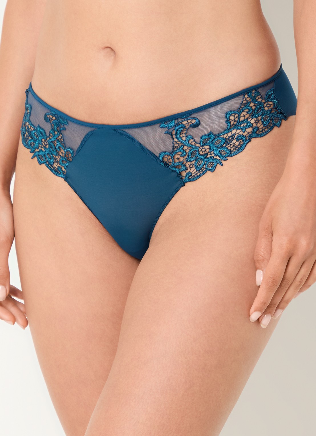 Simone Pérèle Saga slip met mesh en borduring - detail 2 petrol