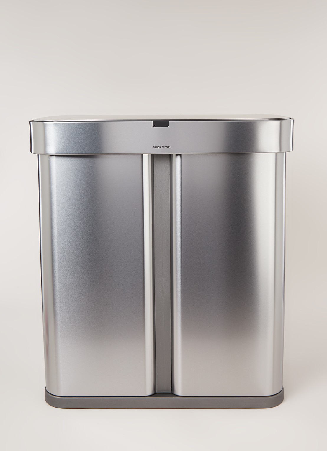 Simplehuman Prullenbak met sensoren 58 liter - voorkant 3 zilver