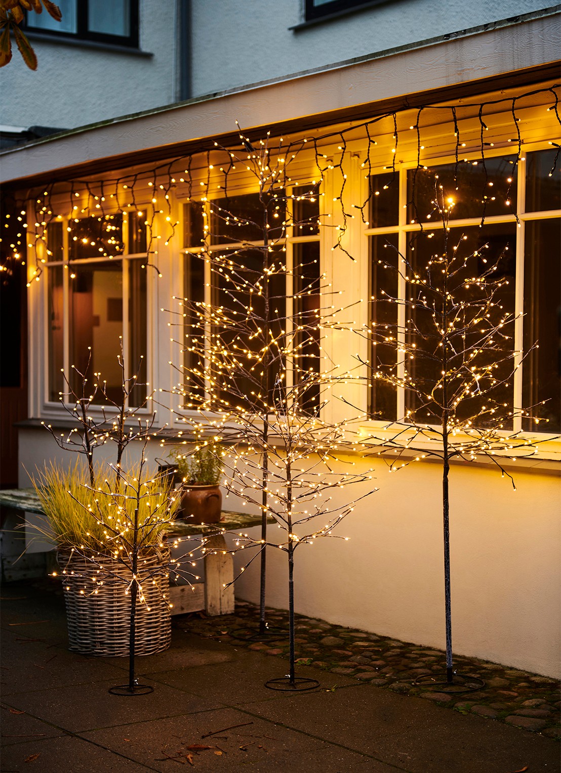 Sirius Alex kunstkerstboom met LED verlichting 210 cm - detail bruin