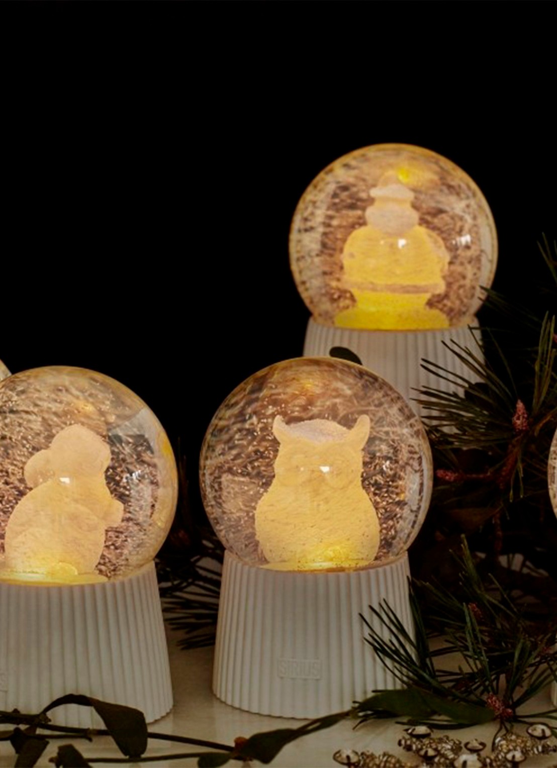 Sirius Capella sneeuwbol met LED verlichting 14,5 cm - detail transparant