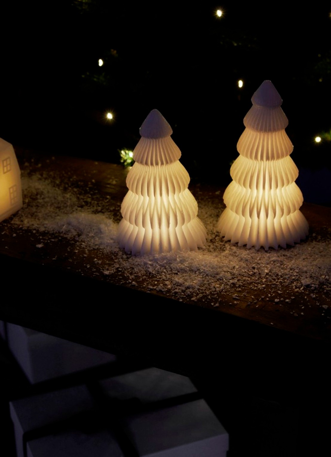 Sirius Claire kerstboom met LED verlichting 16 cm - detail wit