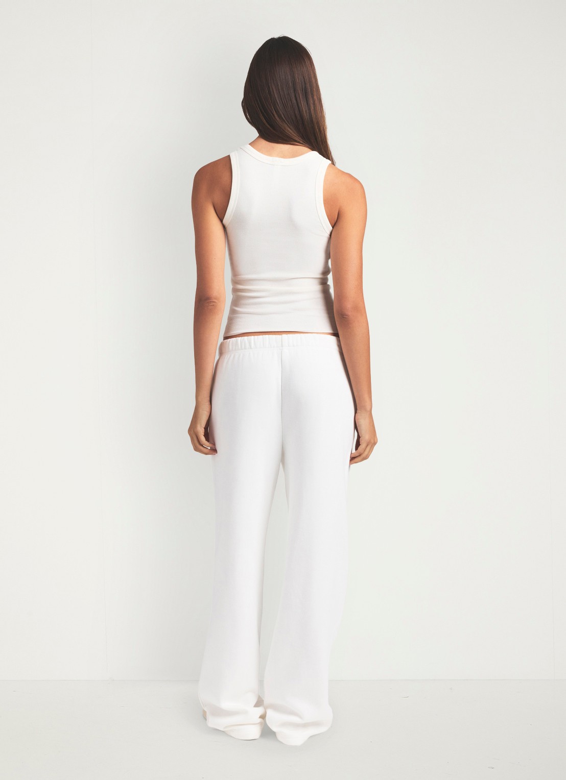 SKIMS Cotton Fleece mid waist straight fit joggingbroek met steekzakken - achterkant 3 marble