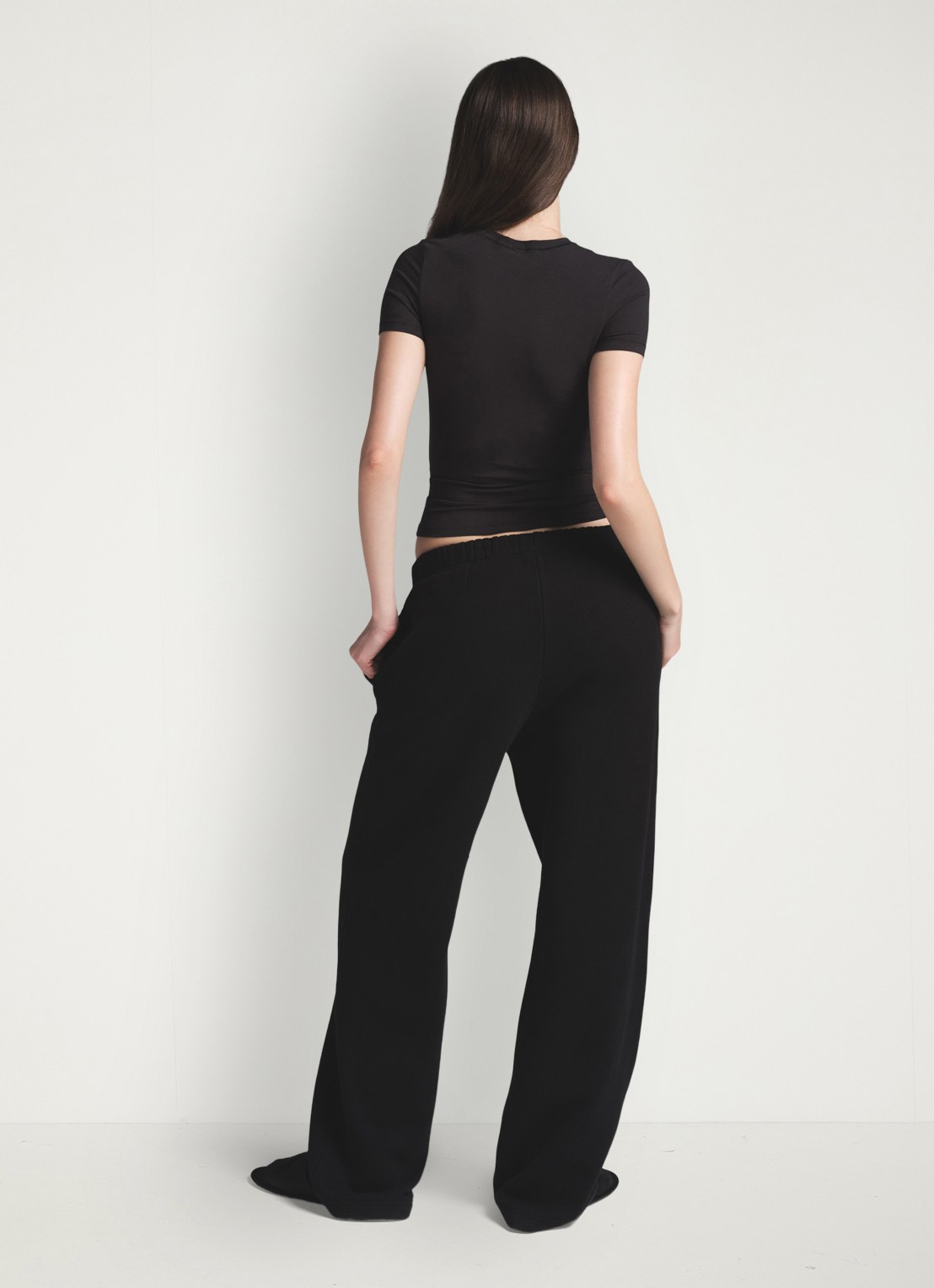 SKIMS Cotton Fleece mid waist straight fit loungebroek met steekzakken - achterkant 4 zwart