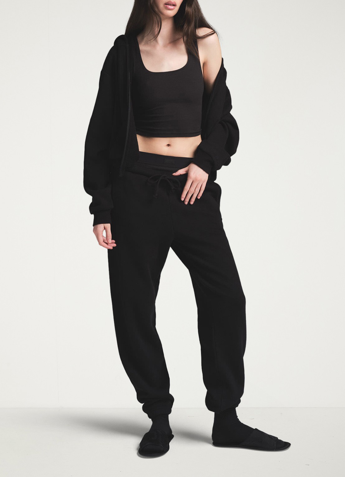 SKIMS Cotton Fleece mid waist tapered fit loungebroek met steekzakken - detail 2 zwart