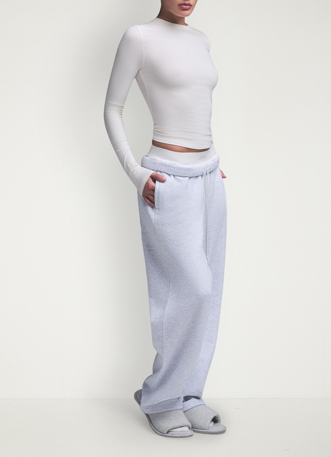 SKIMS Cotton Jersey longsleeve met opstaande hals  - detail 2 gebroken wit