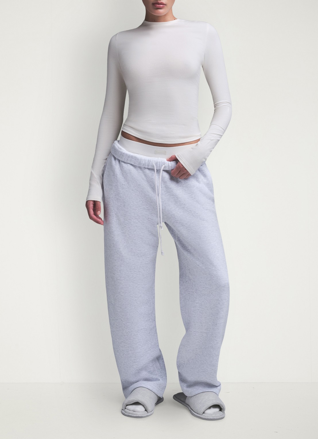 SKIMS Cotton Jersey longsleeve met opstaande hals  - voorkant 4 gebroken wit