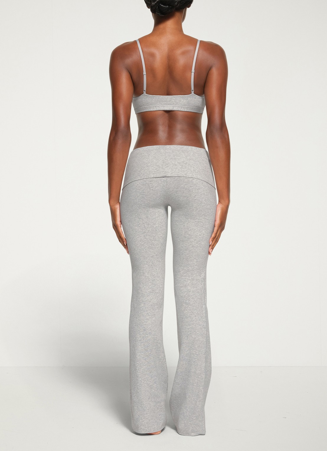 SKIMS Cotton Jersey mid waist straight fit loungebroek  - achterkant 3 grijsmele