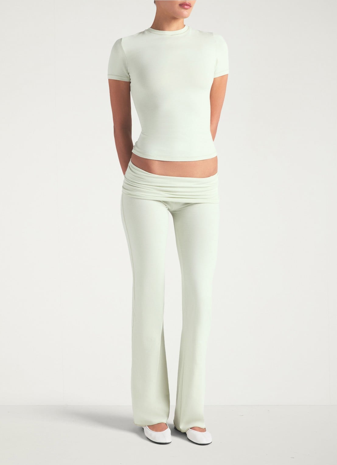 SKIMS Cotton Jersey mid waist straight fit loungebroek - detail 5 lichtgroen