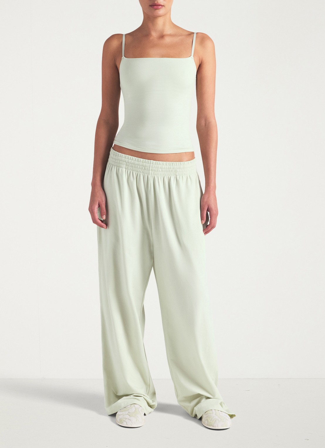 SKIMS Cotton Jersey mid waist wide fit loungebroek met steekzakken - detail 3 lichtgroen