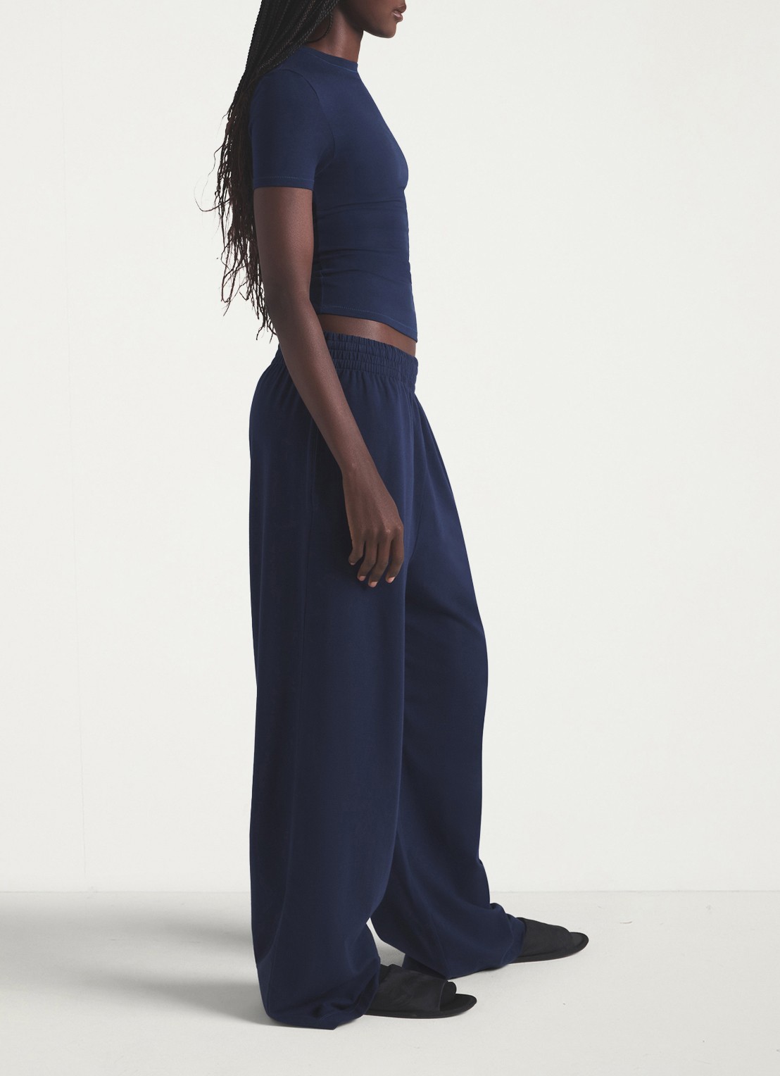 SKIMS Cotton Jersey mid waist wide fit loungebroek met steekzakken - detail 2 donkerblauw