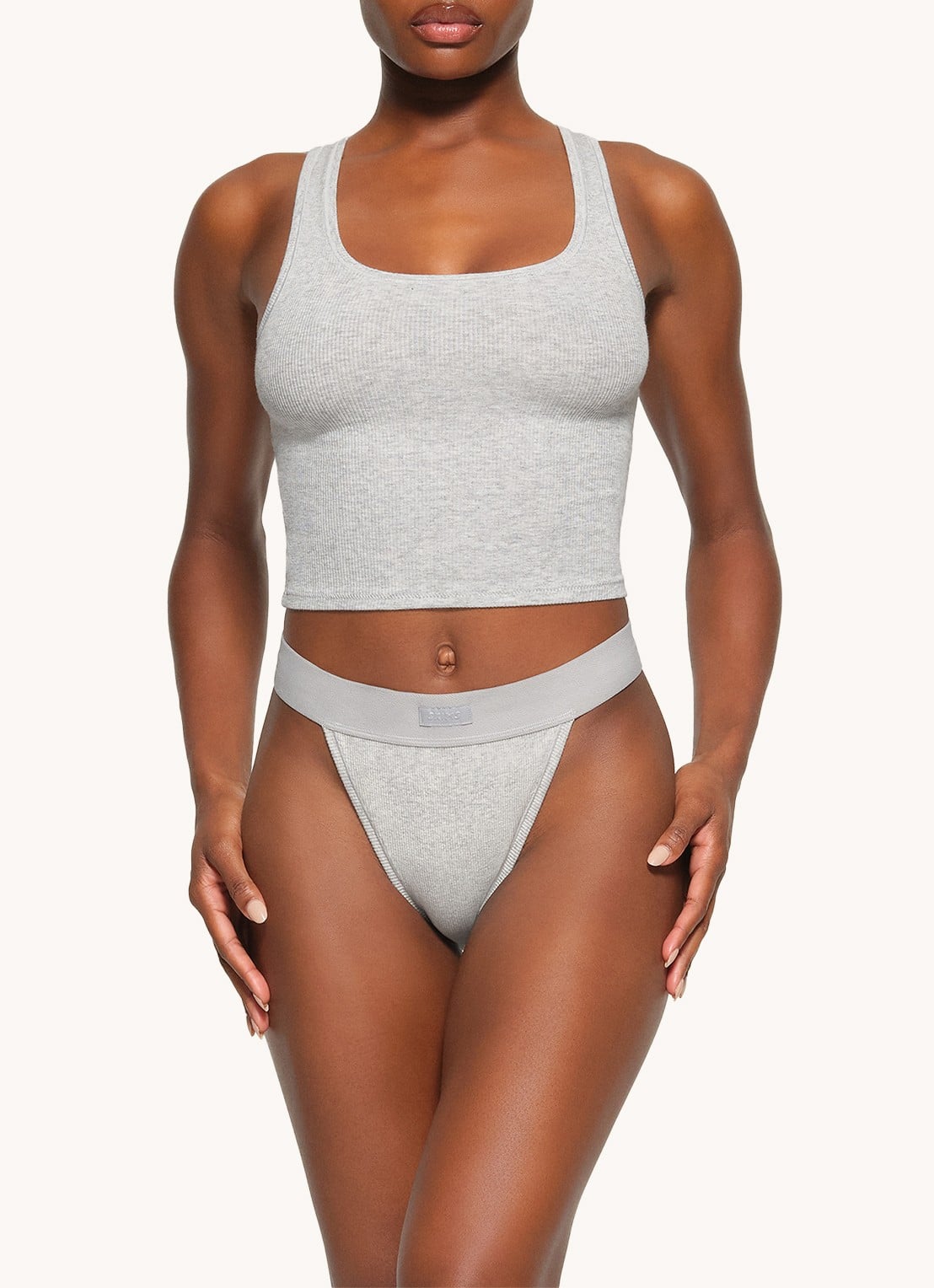 SKIMS Cotton Rib cropped tanktop met ribstructuur - detail lichtgrijs