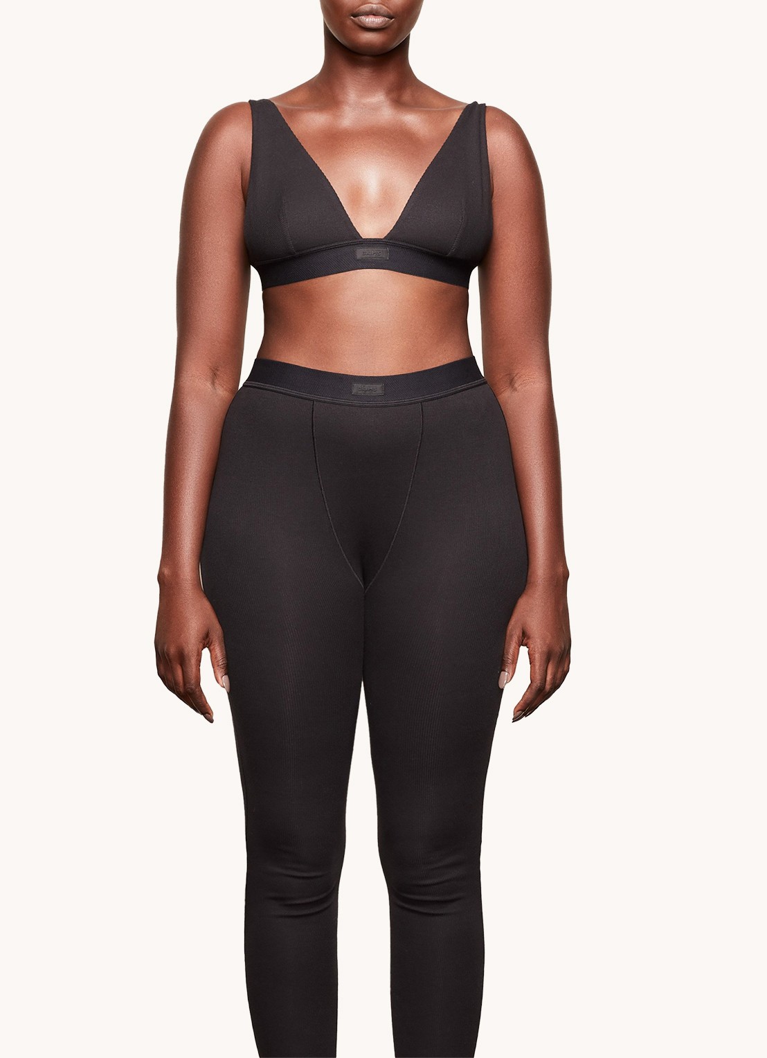 SKIMS Cotton Rib high waist loungebroek met ribstructuur - detail 3 zwart