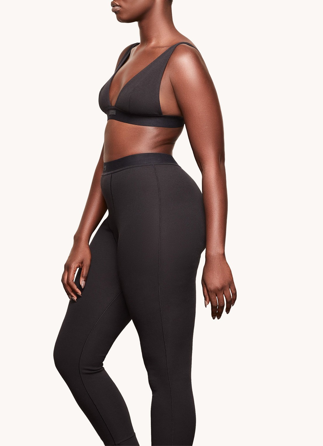SKIMS Cotton Rib high waist loungebroek met ribstructuur - detail 4 zwart
