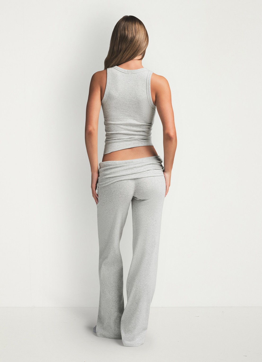 SKIMS Cotton Rib tanktop met ronde hals - achterkant light heather grey