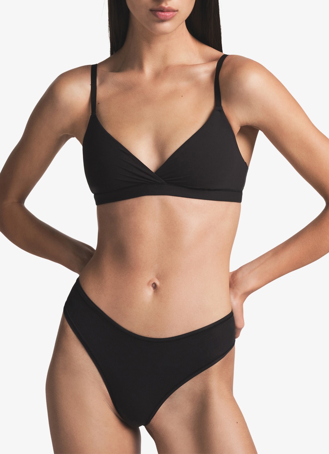 SKIMS Fits Everybody Crossover bralette zonder vulling - detail 4 zwart