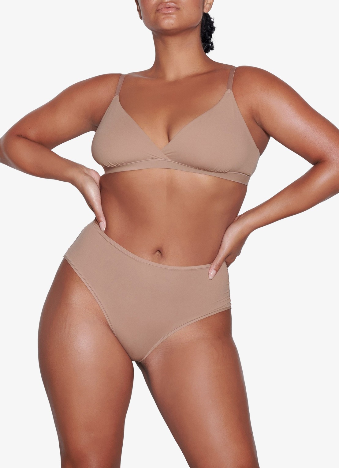 SKIMS Fits Everybody Crossover bralette zonder vulling - detail 2 beige