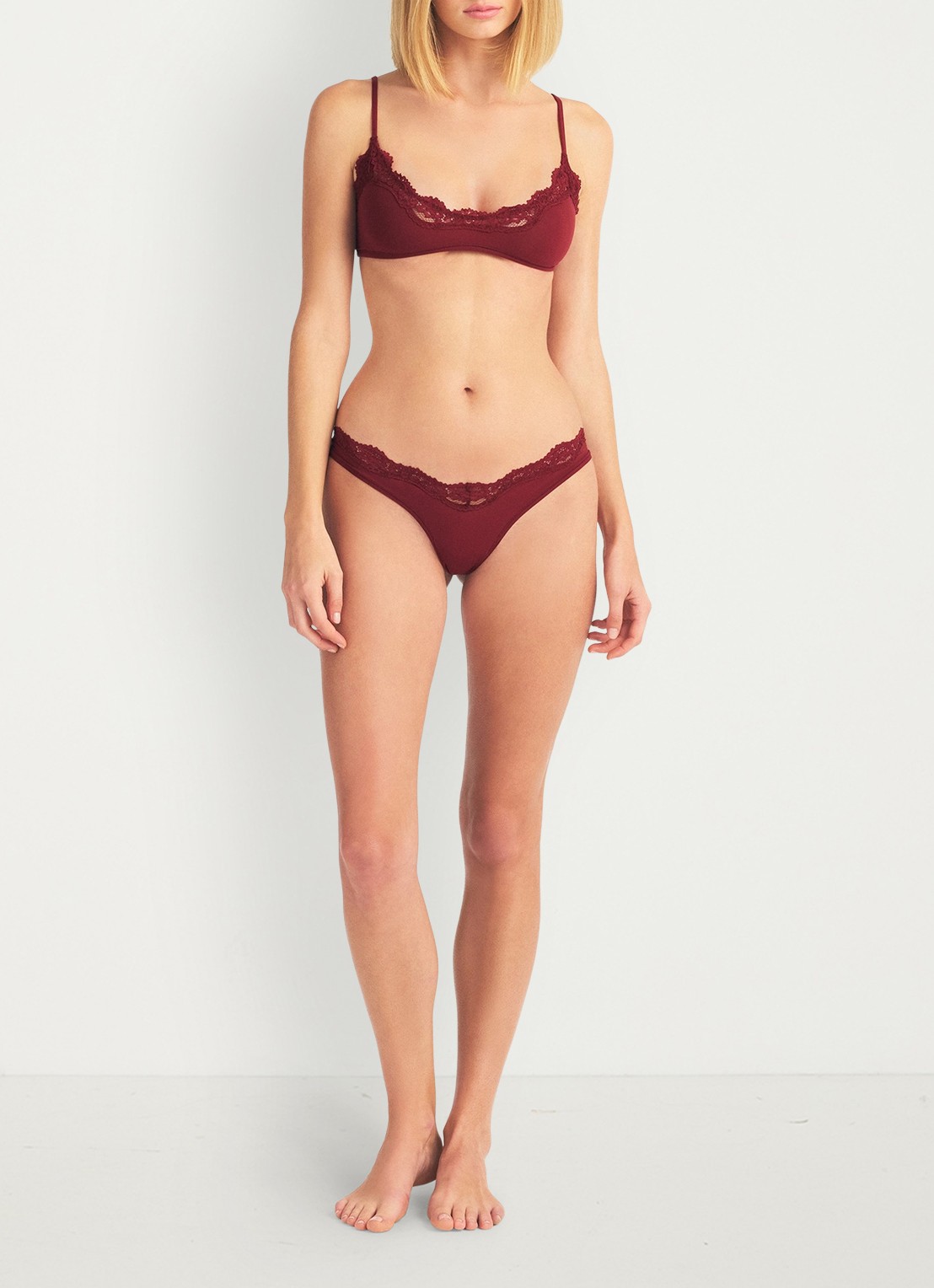 SKIMS Fits Everybody Lace tanga met kant - voorkant 4 bordeauxrood