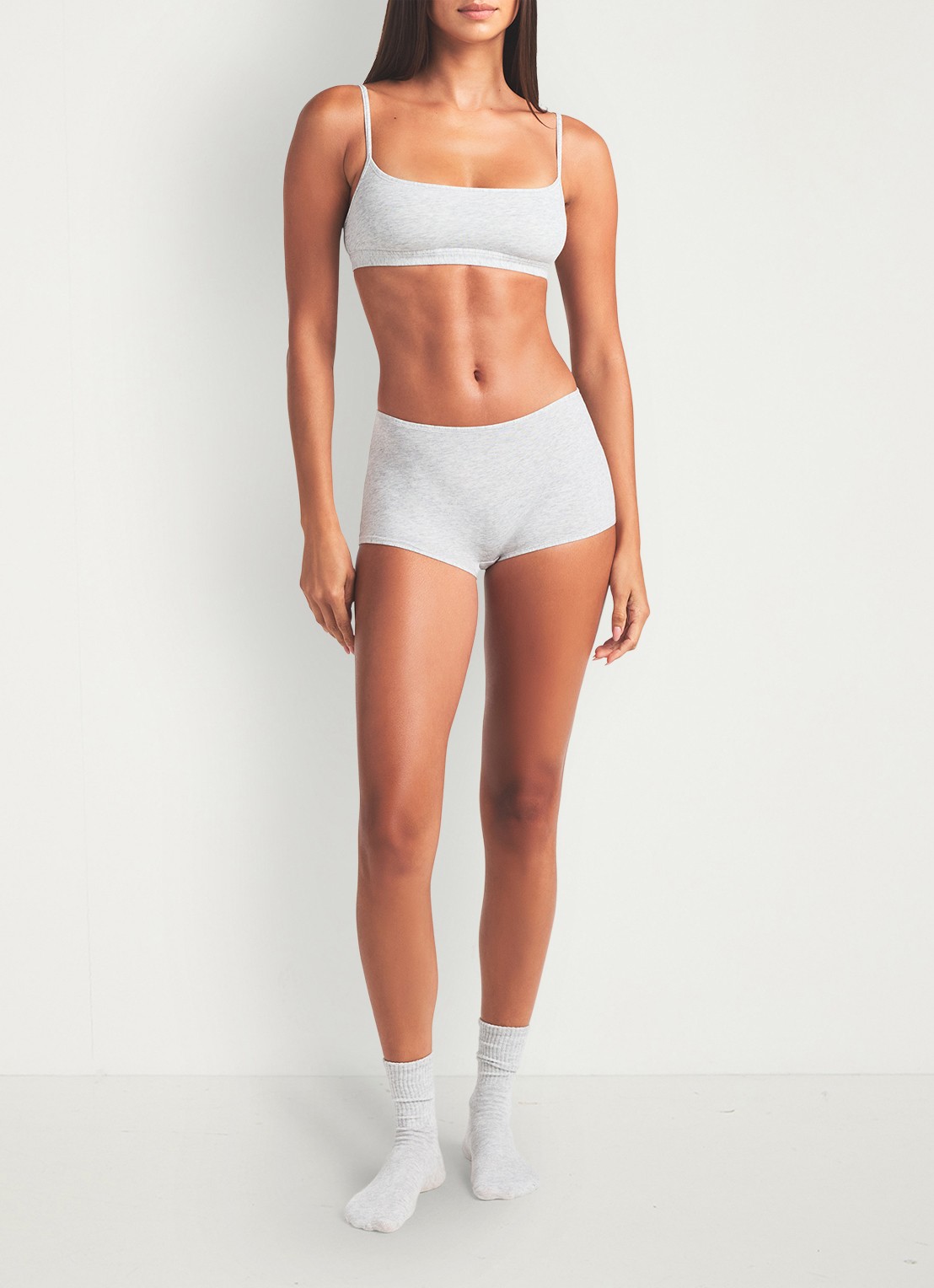 SKIMS Fits Everybody mid waisted shorty - voorkant 3 lichtgrijs