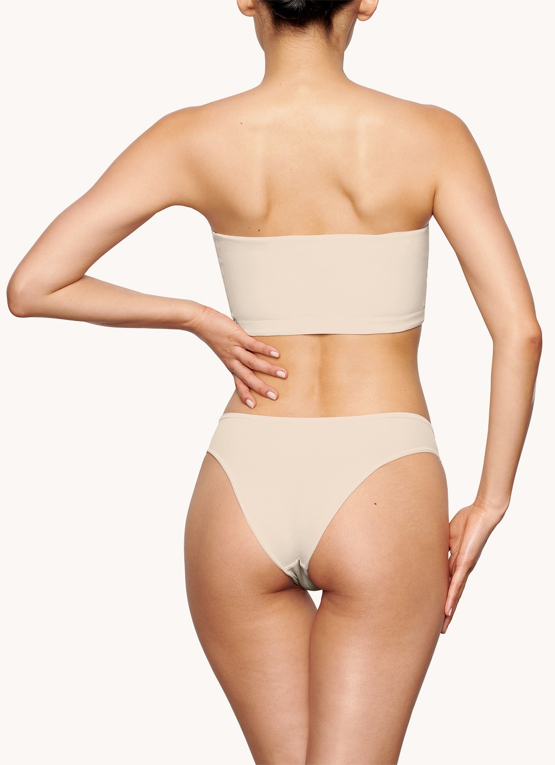 SKIMS Fits Everybody slip - achterkant zand