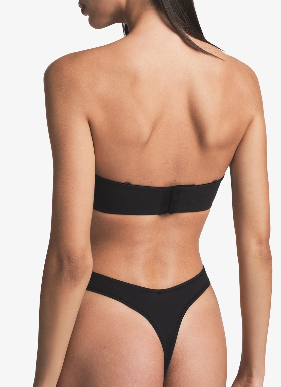 SKIMS Fits Everybody strapless bh  - achterkant 3 onyx