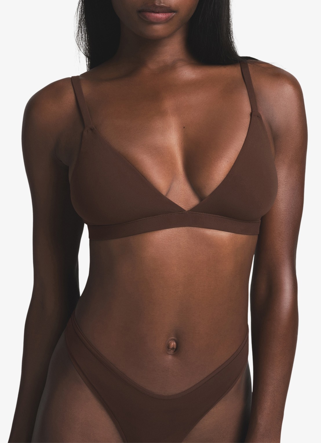 SKIMS Fits Everybody triangle bralette - detail 3 chocoladebruin