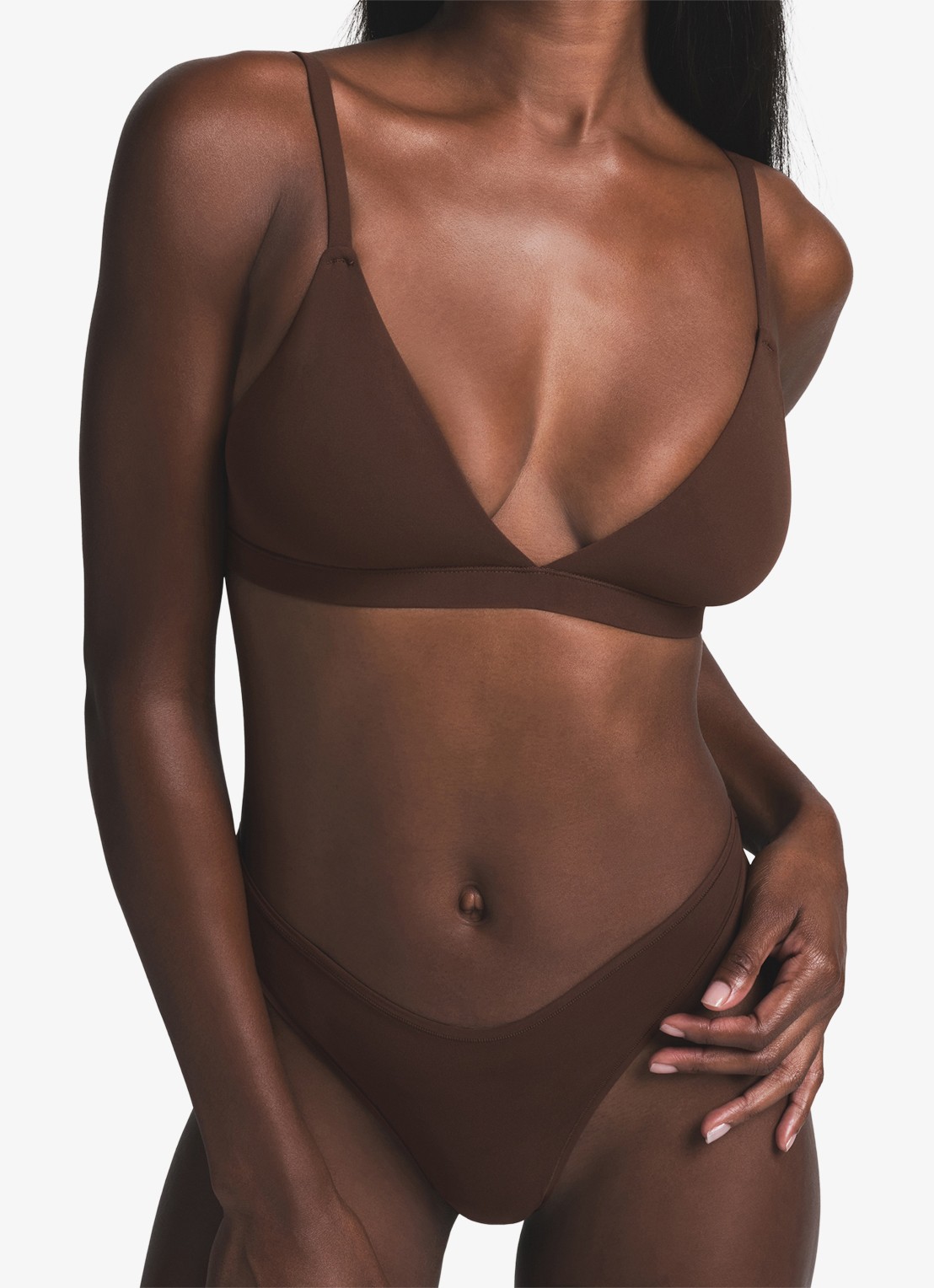 SKIMS Fits Everybody triangle bralette - detail 4 chocoladebruin