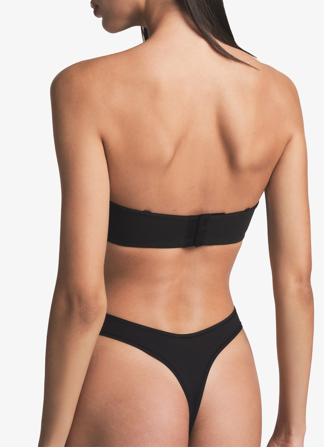 SKIMS Fits Everybody voorgevormde strapless bh met afneembare bandjes - achterkant 4 zwart