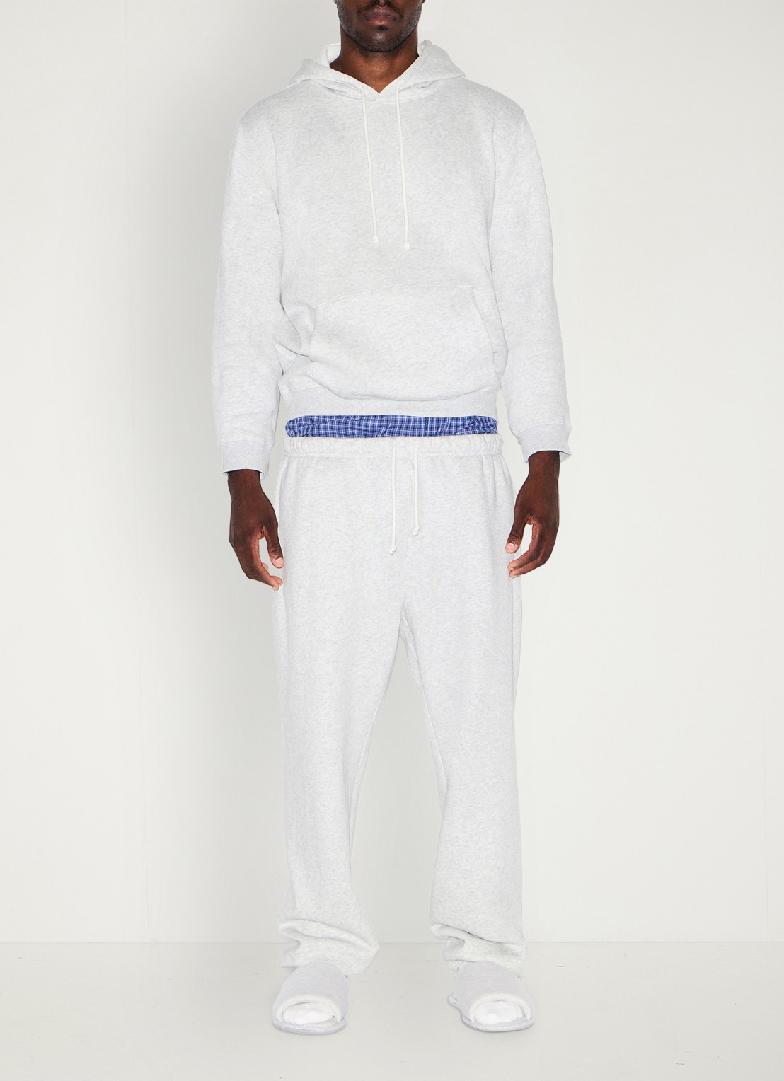 SKIMS Fleece Lounge hoodie met kangoeroezak  - voorkant 5 lichtgrijs