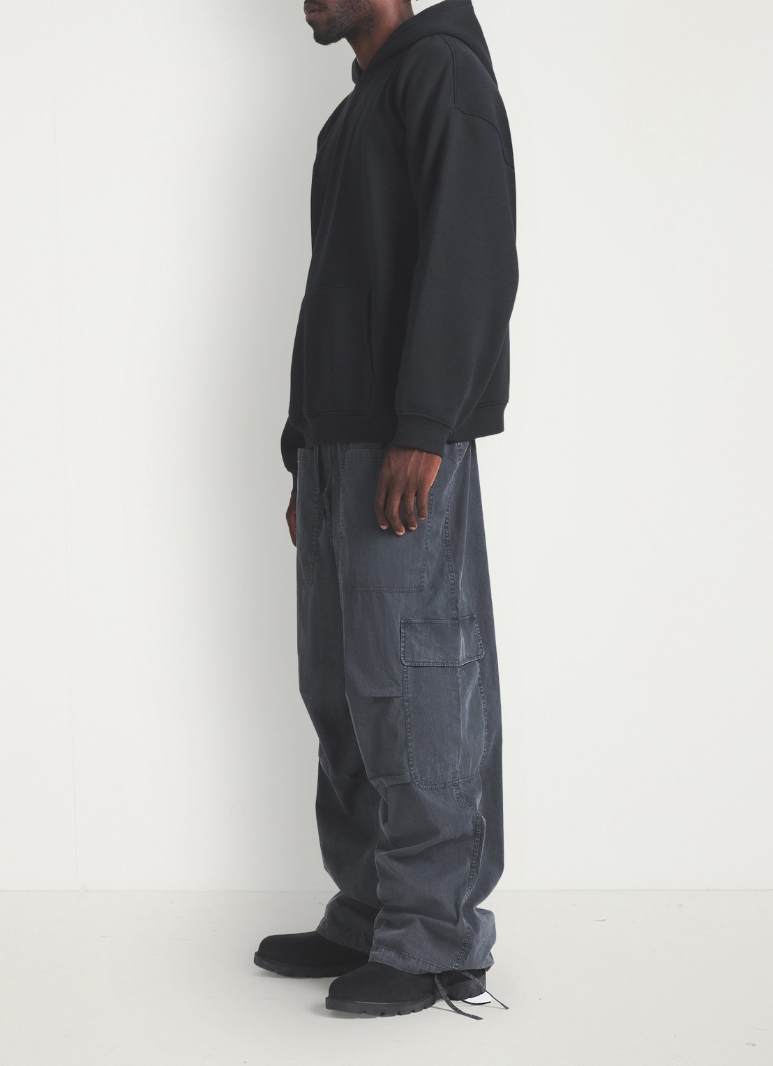 SKIMS Fleece Lounge hoodie met kangoeroezak - detail 3 washed onyx
