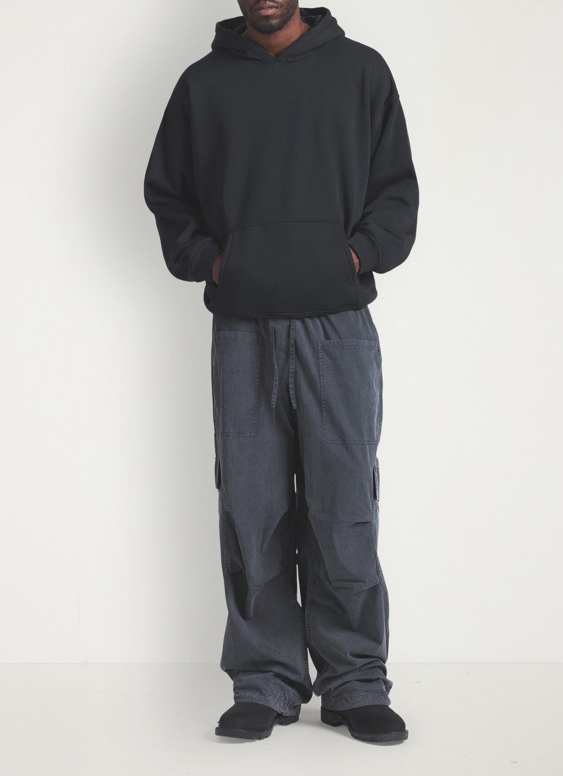 SKIMS Fleece Lounge hoodie met kangoeroezak - voorkant 5 washed onyx