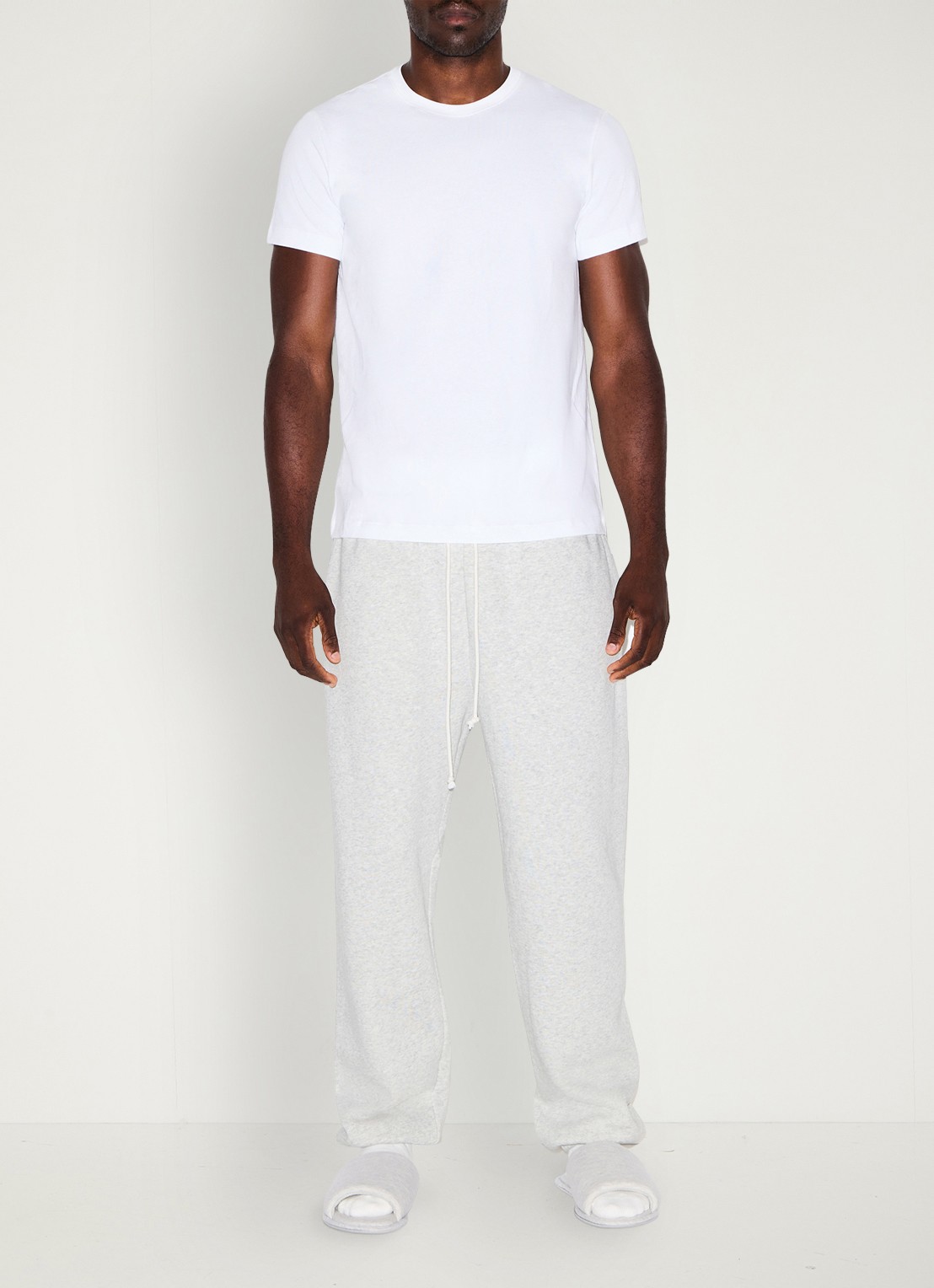 SKIMS Fleece Lounge joggingsbroek met steekzakken - voorkant 2 light heather grey