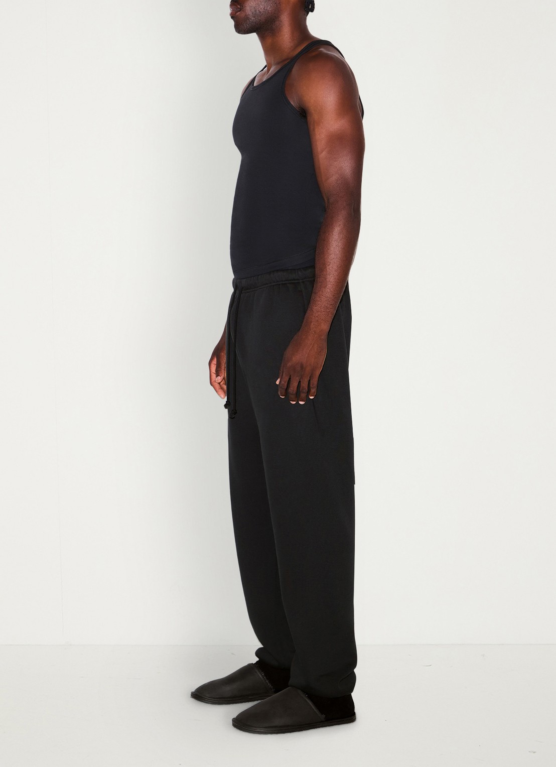SKIMS Fleece Lounge joggingsbroek met steekzakken - detail 5 washed onyx
