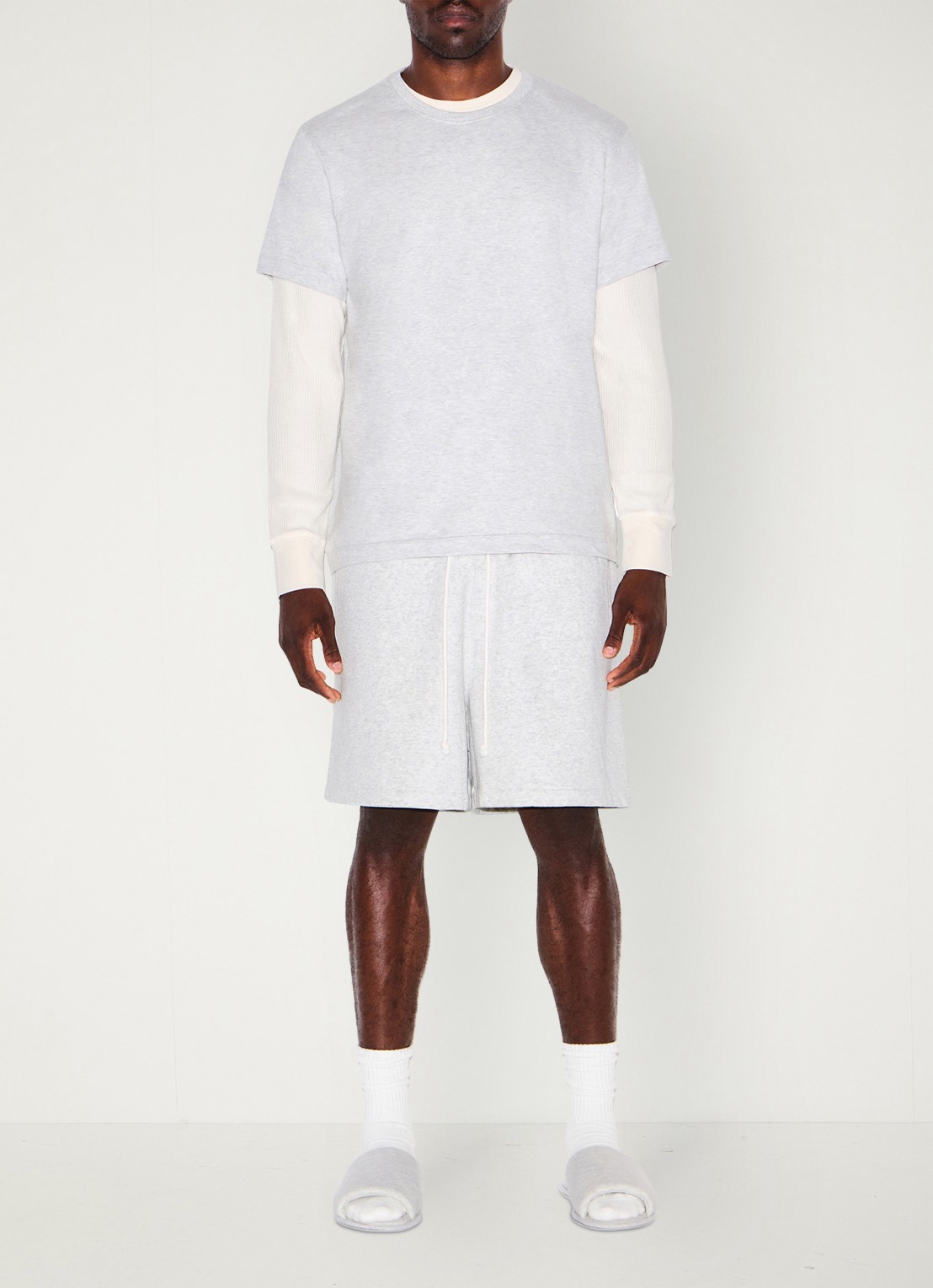 SKIMS Fleece Lounge straight fit korte loungebroek  - detail 3 lichtgrijs