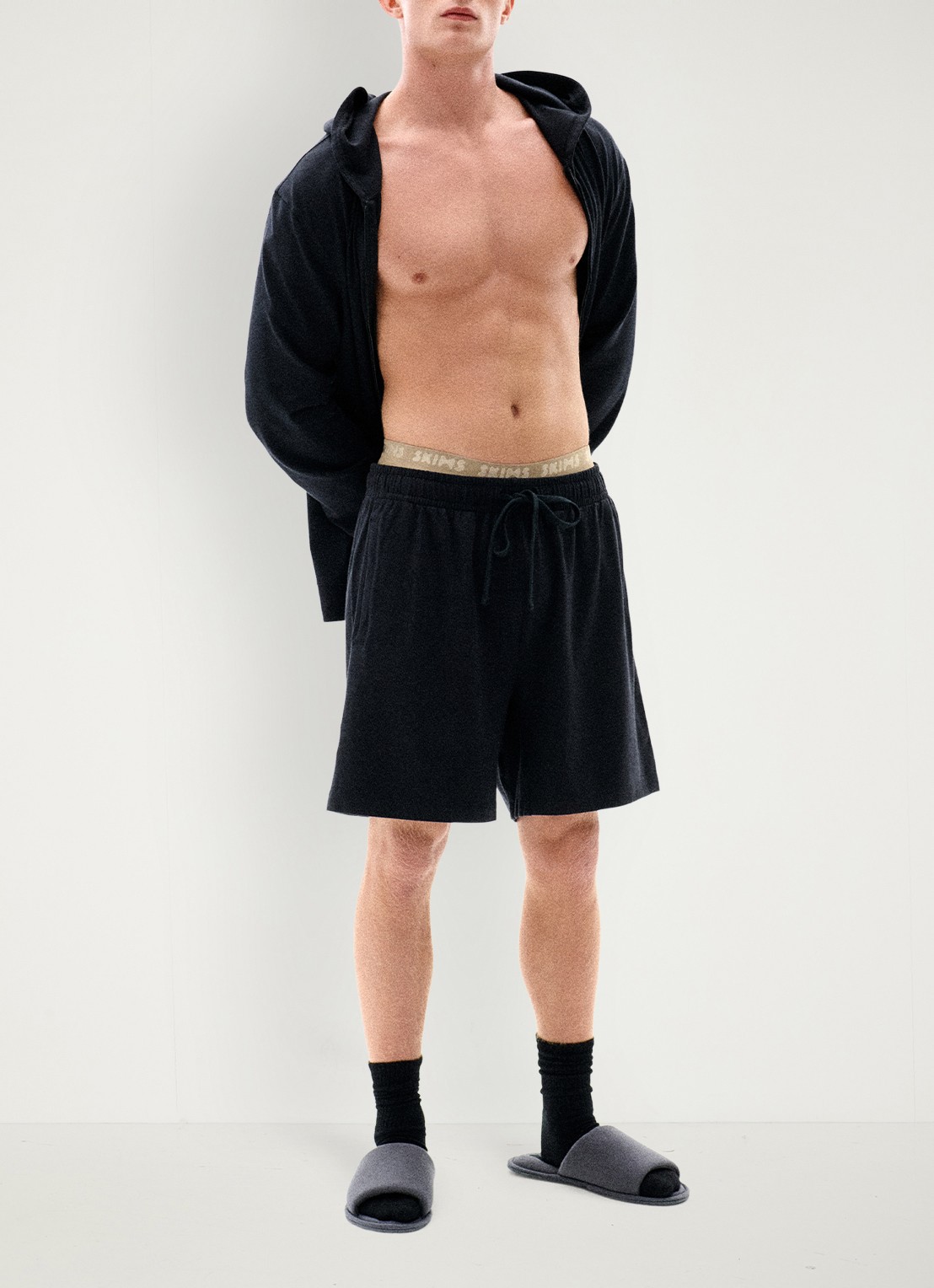 SKIMS Jersey Lounge regular fit korte joggingbroek - voorkant 2 obsidian