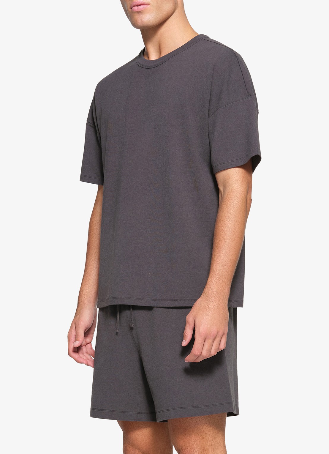 SKIMS Jersey Lounge T-shirt met ronde hals - detail 4 donkerbruin