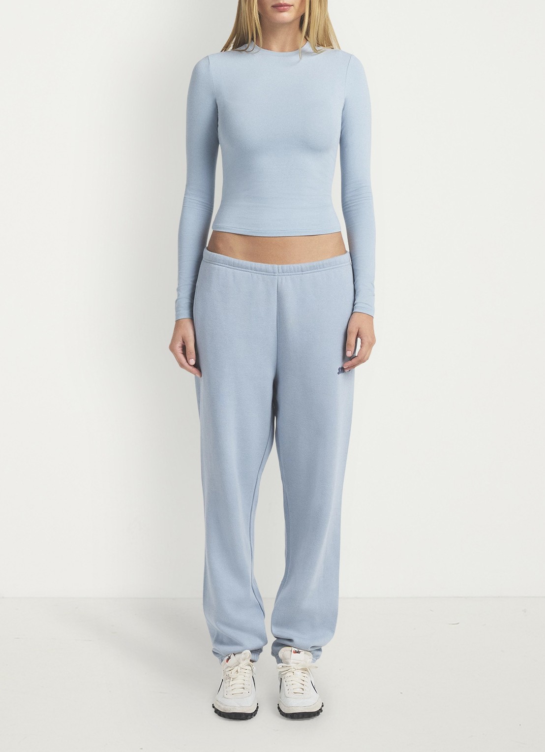 SKIMS Longsleeve met stretch - voorkant 3 lichtblauw