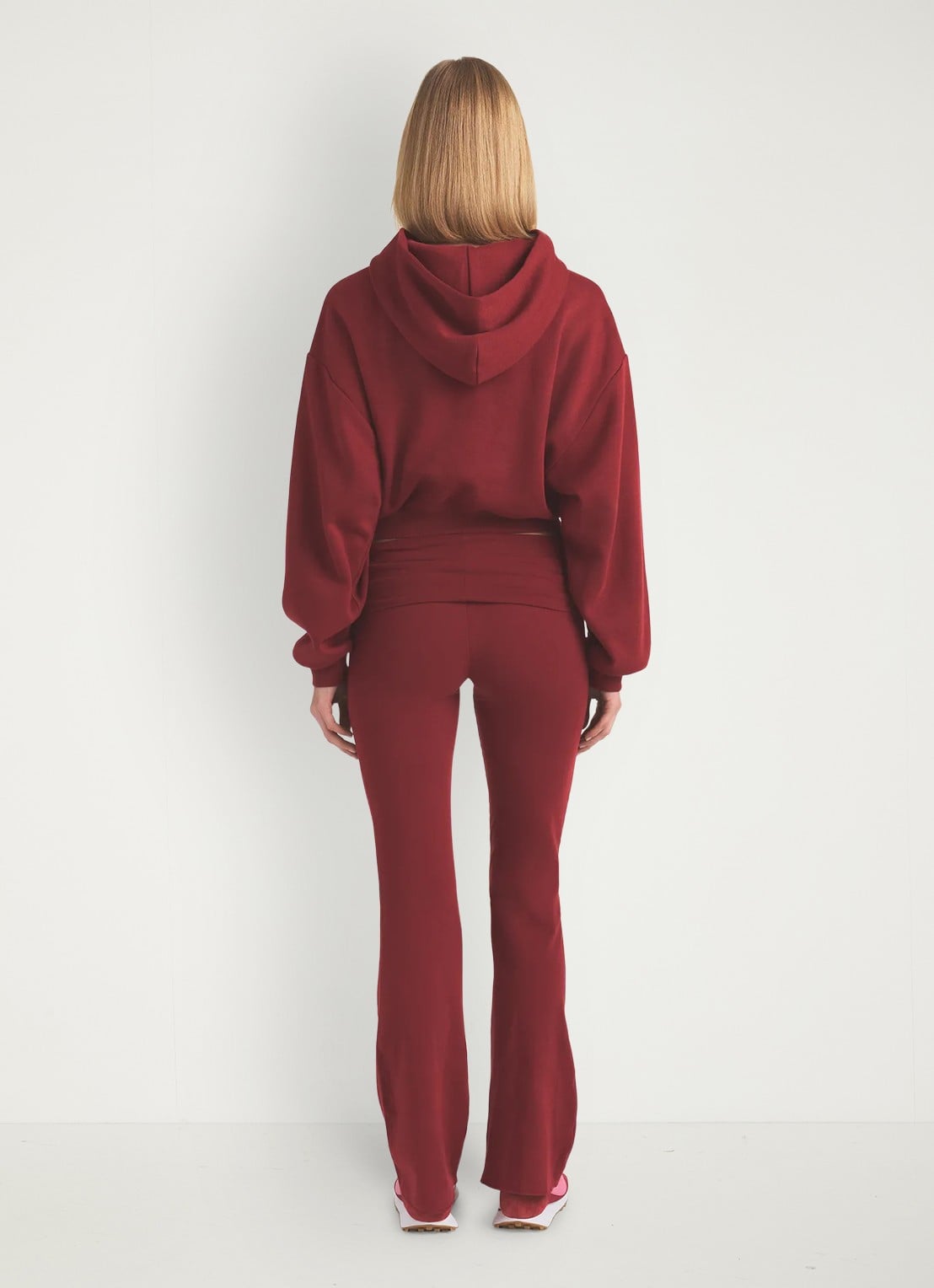 SKIMS Mid waist flared fit loungebroek met stretch - achterkant 6 bordeauxrood